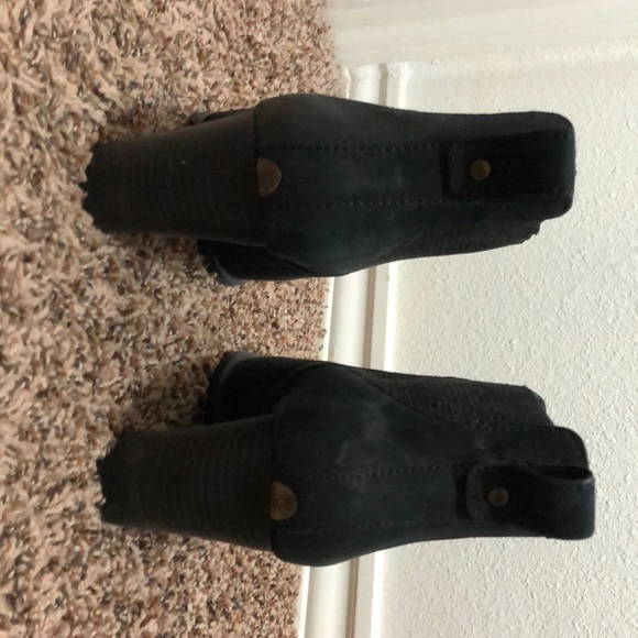 UGG Black Heeled Booties - Picture 4 of 4